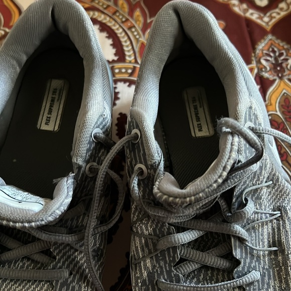 A ladies pair of Gray Nike Flex Supreme Tr6. Good condition. No stains or holes. - Picture 3 of 5